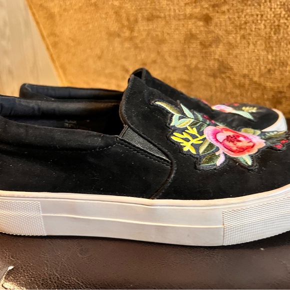 Steve Madden slip on pre loved in excellent condition - Picture 4 of 4